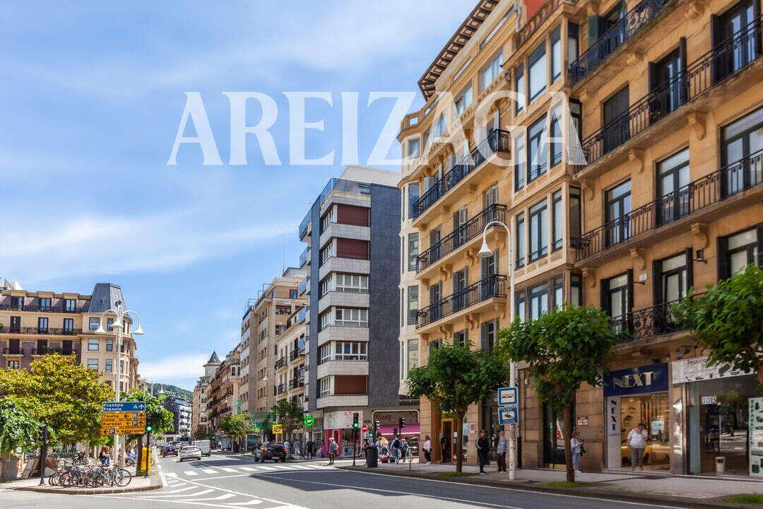 Flat for Sale in San Sebastián