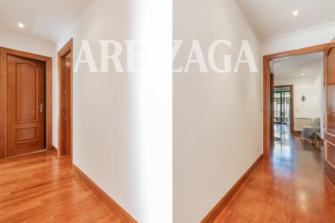 Flat for Sale in San Sebastián