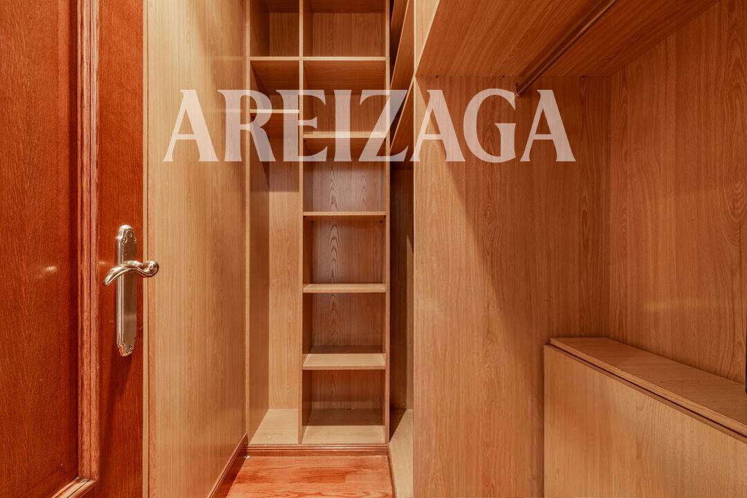 Flat for Sale in San Sebastián