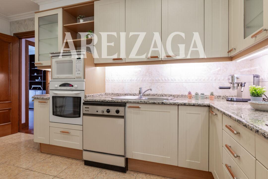 Flat for Sale in San Sebastián
