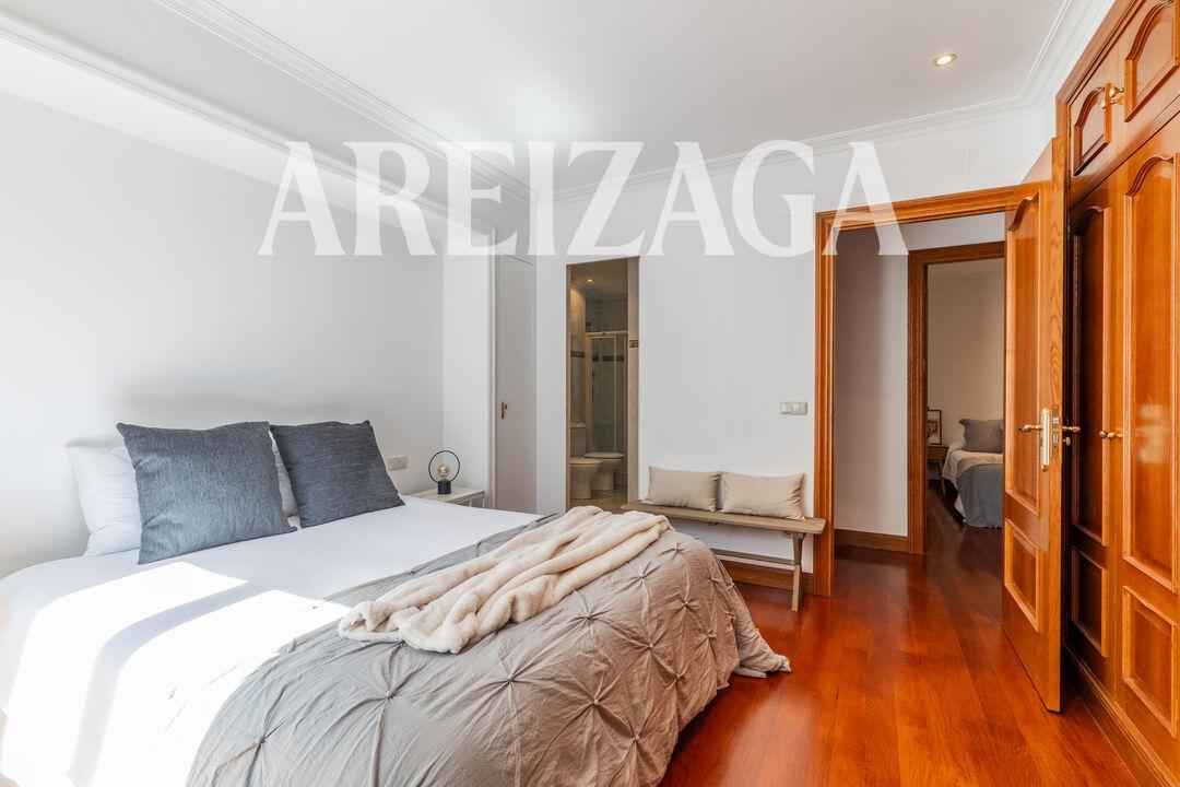Flat for Sale in San Sebastián