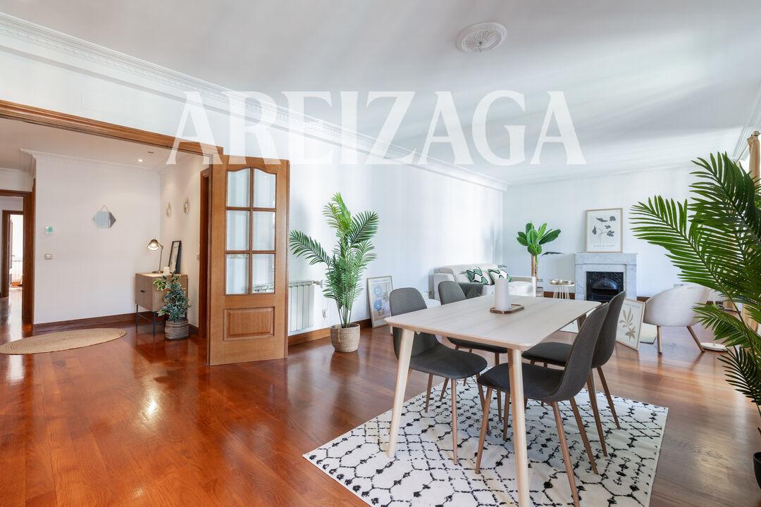 Flat for Sale in San Sebastián