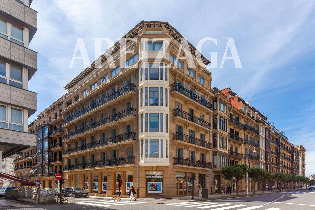 Flat for Sale in San Sebastián
