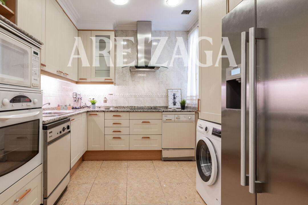 Flat for Sale in San Sebastián