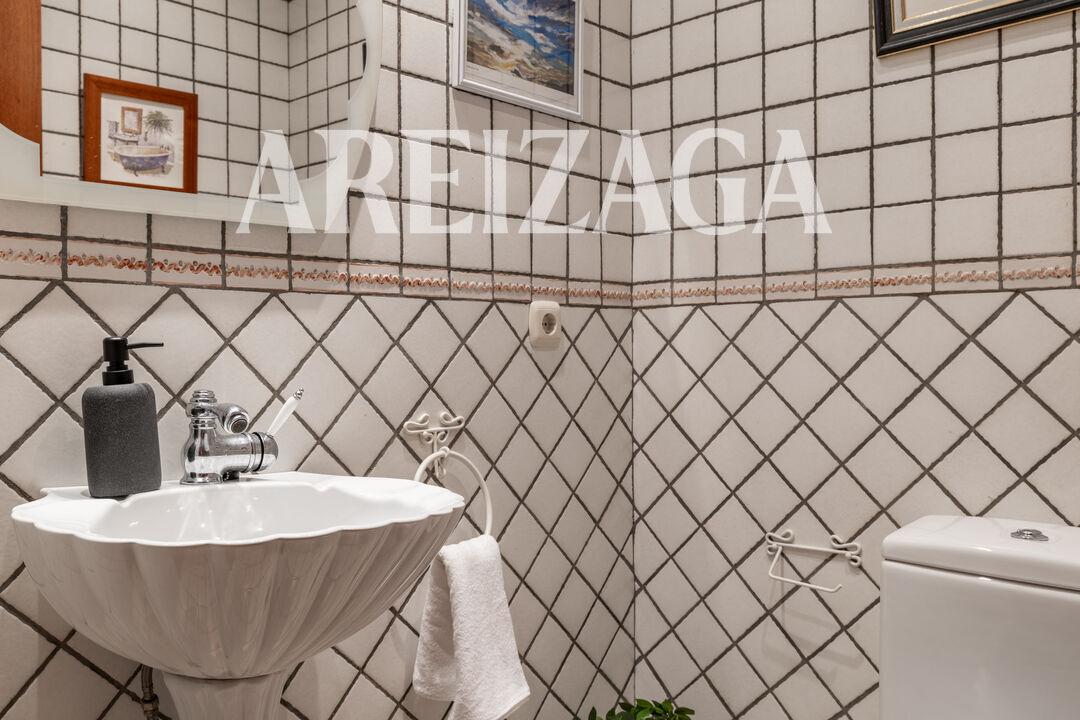 Flat for Sale in San Sebastián