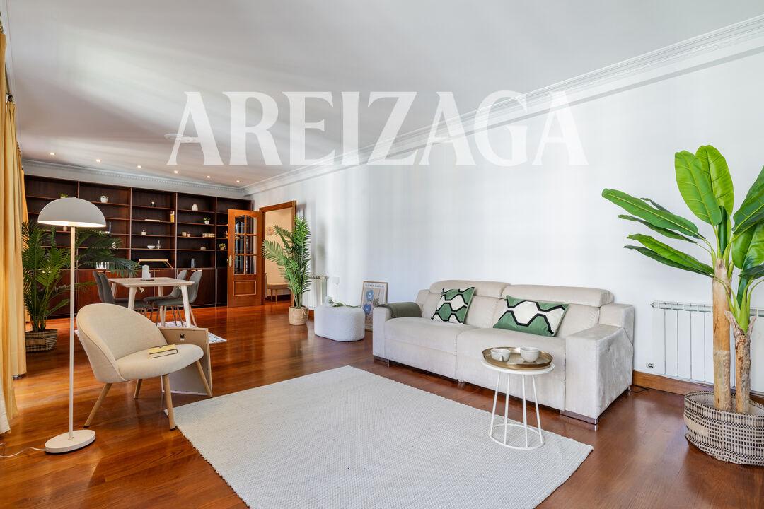 Flat for Sale in San Sebastián