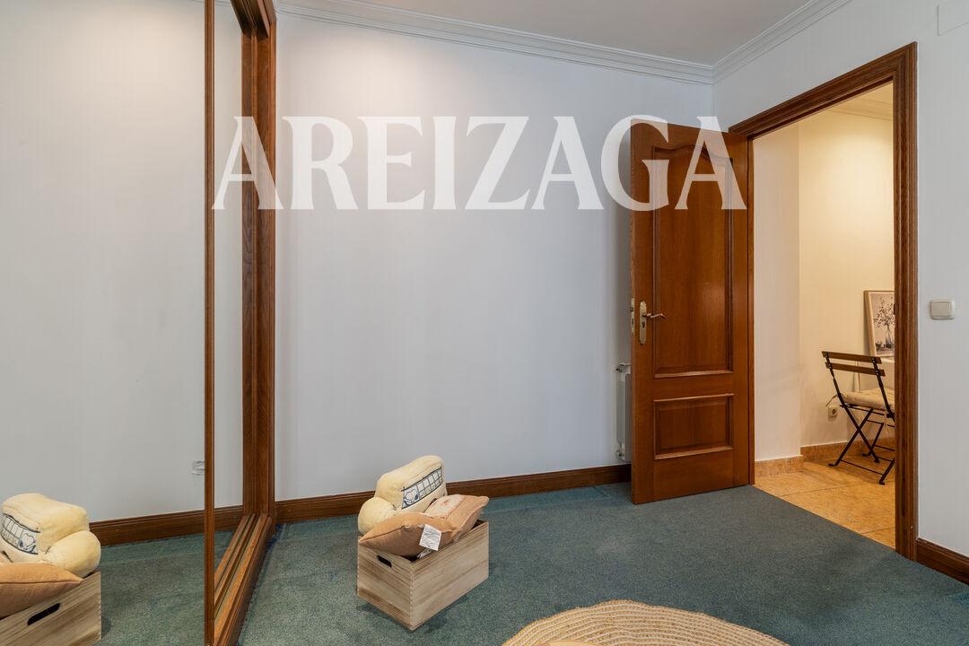 Flat for Sale in San Sebastián