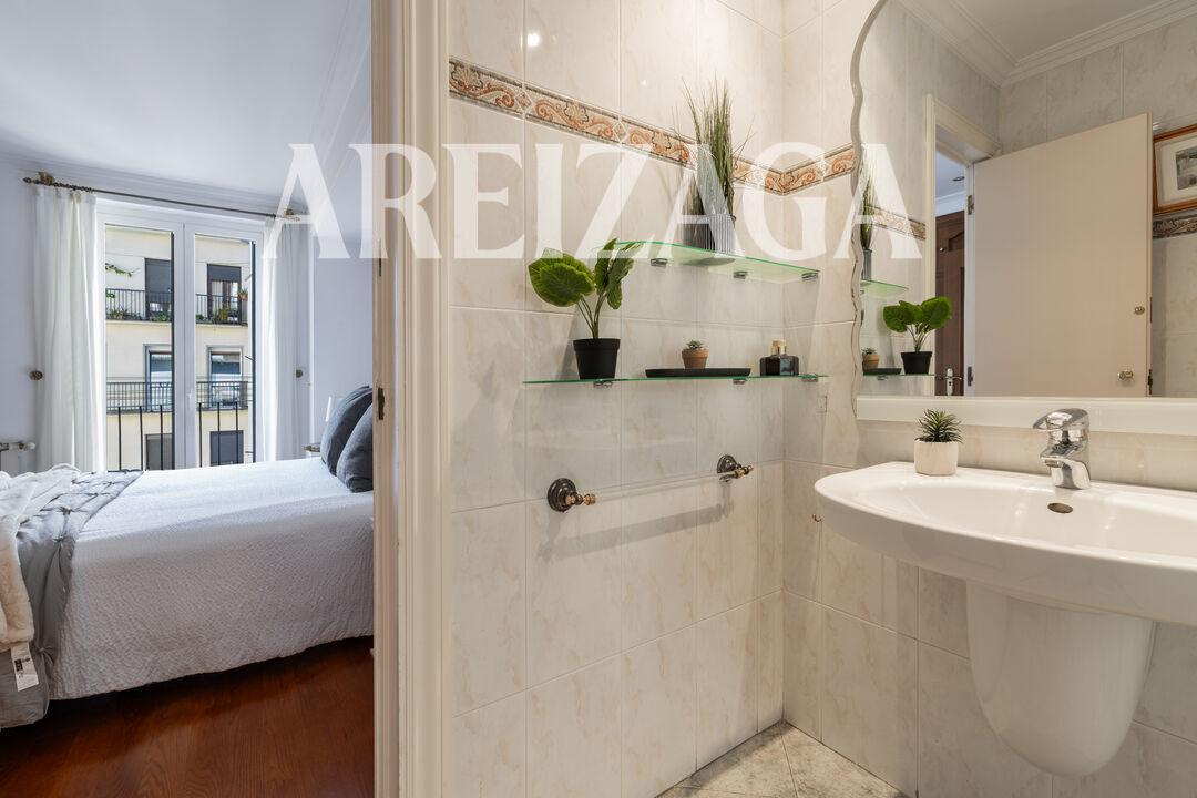 Flat for Sale in San Sebastián