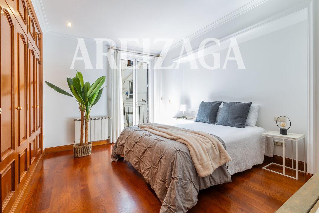 Flat for Sale in San Sebastián
