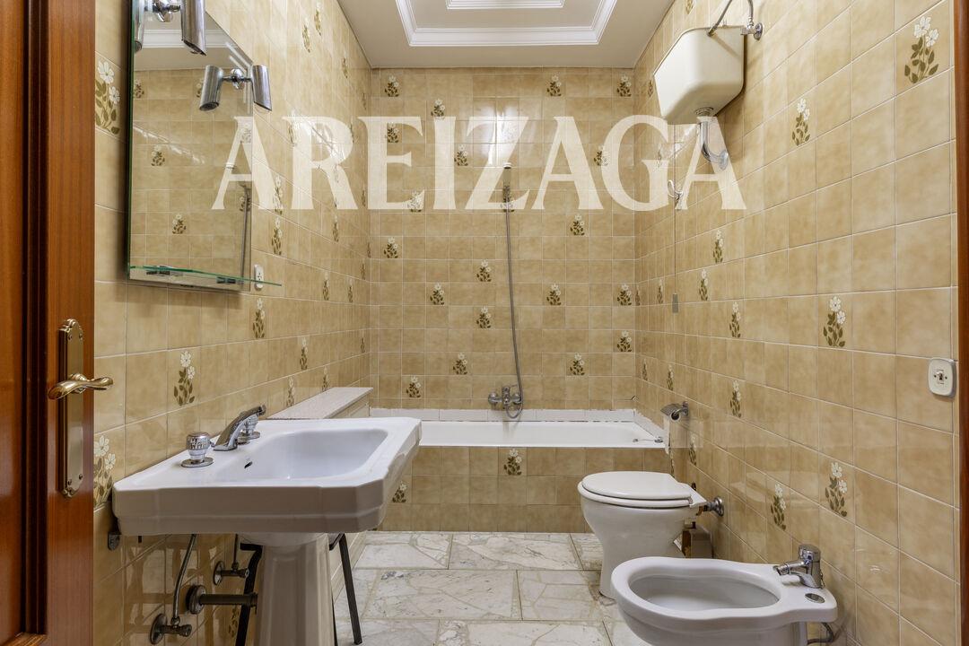 Flat for Sale in San Sebastián