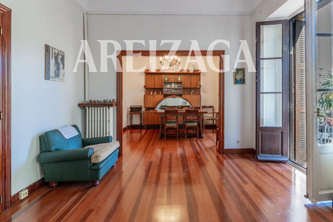 Flat for Sale in San Sebastián