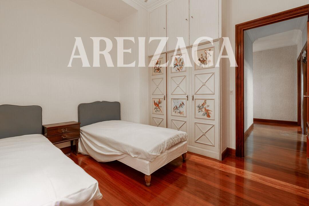 Flat for Sale in San Sebastián