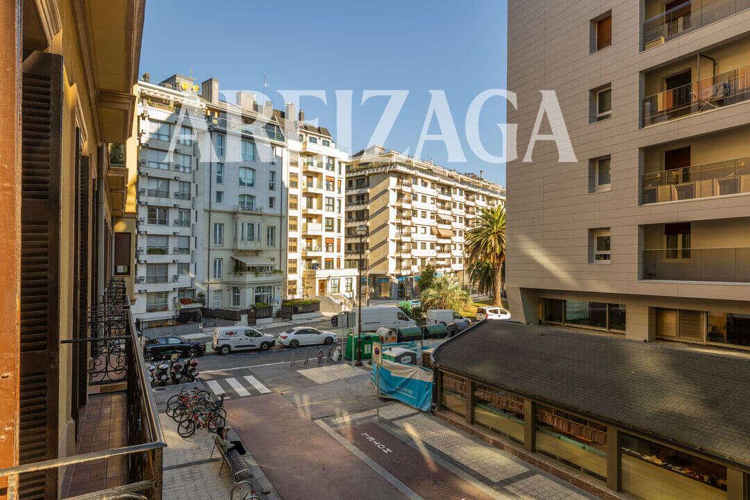 Flat for Sale in San Sebastián
