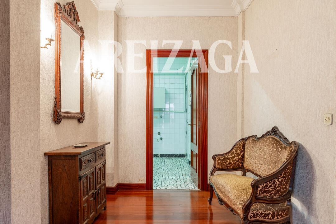 Flat for Sale in San Sebastián