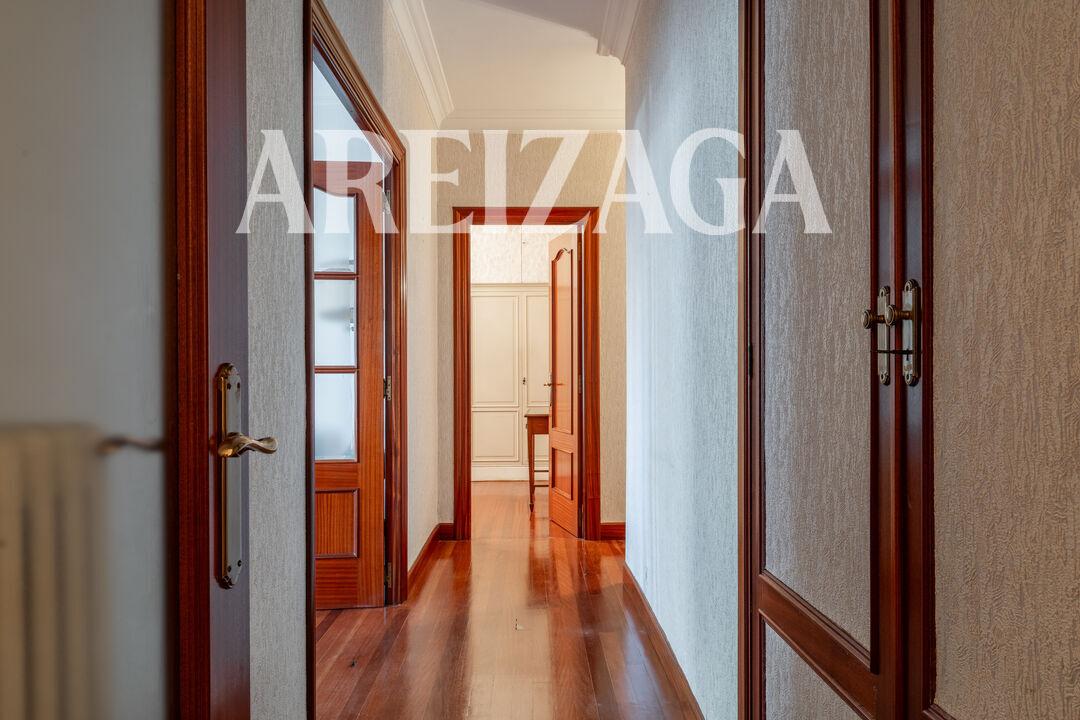 Flat for Sale in San Sebastián