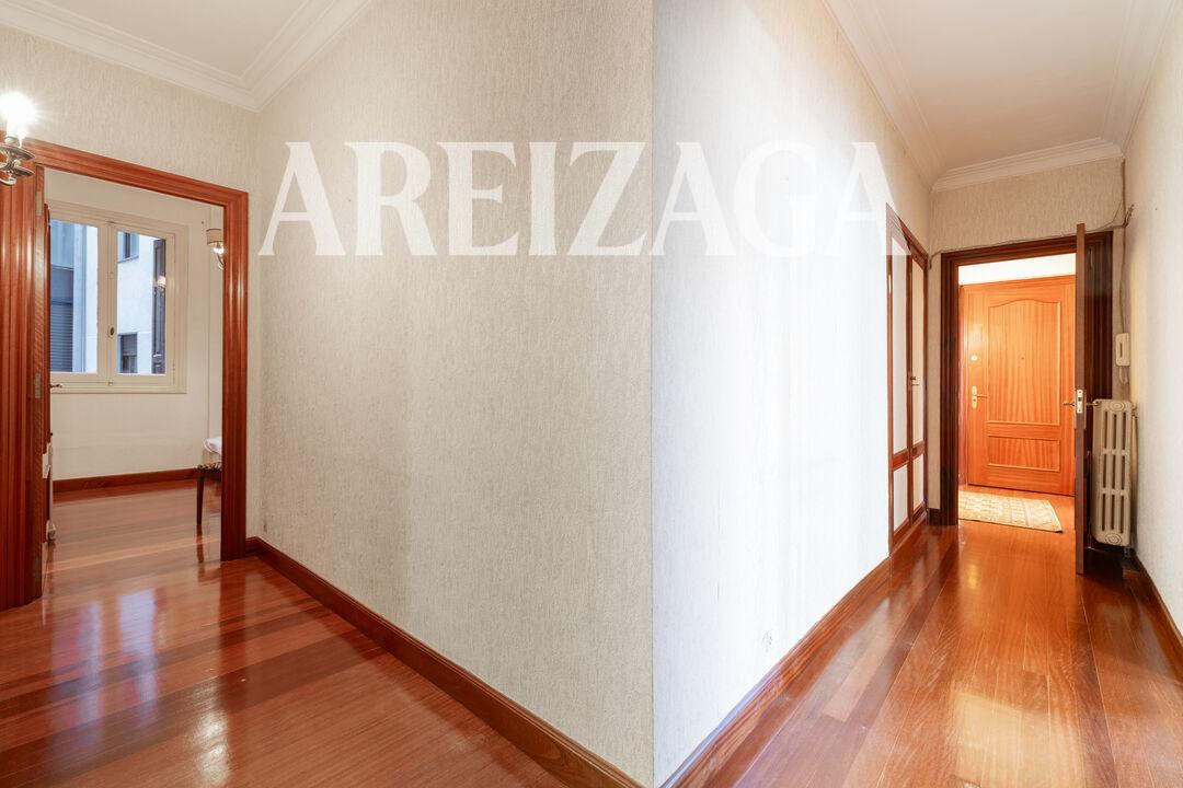 Flat for Sale in San Sebastián
