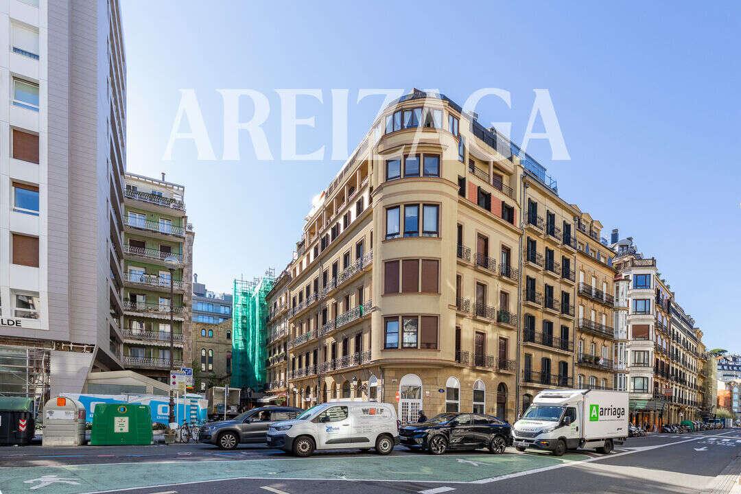 Flat for Sale in San Sebastián