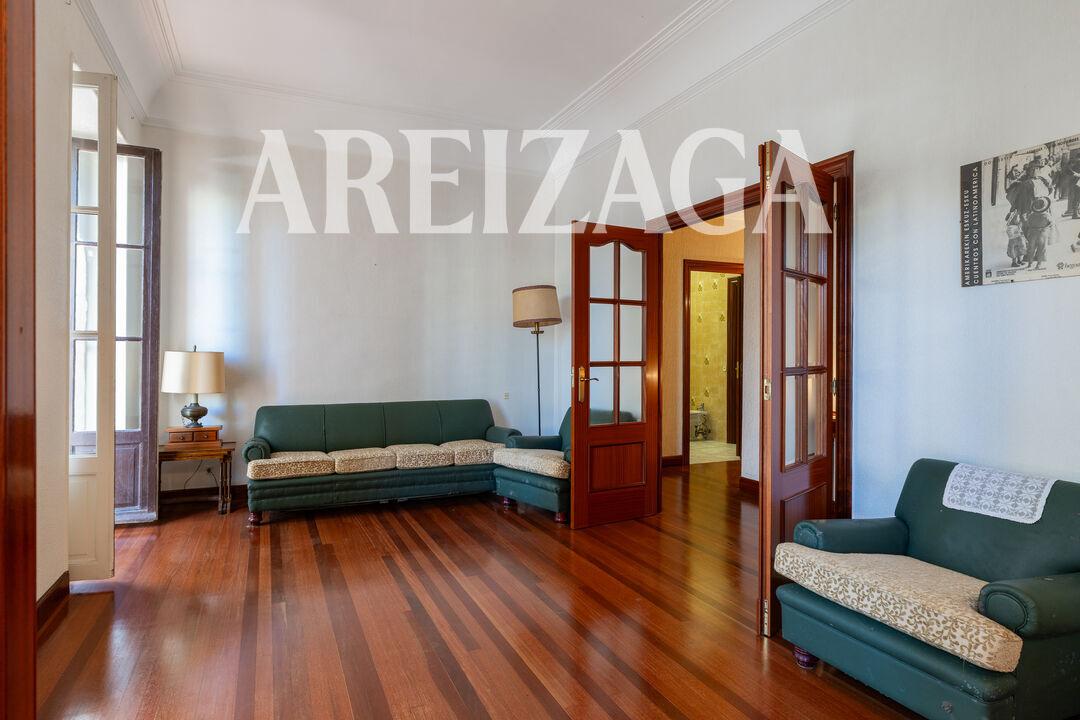 Flat for Sale in San Sebastián
