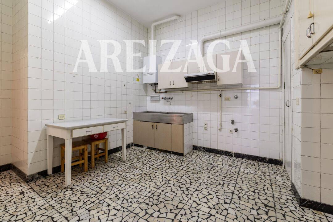 Flat for Sale in San Sebastián