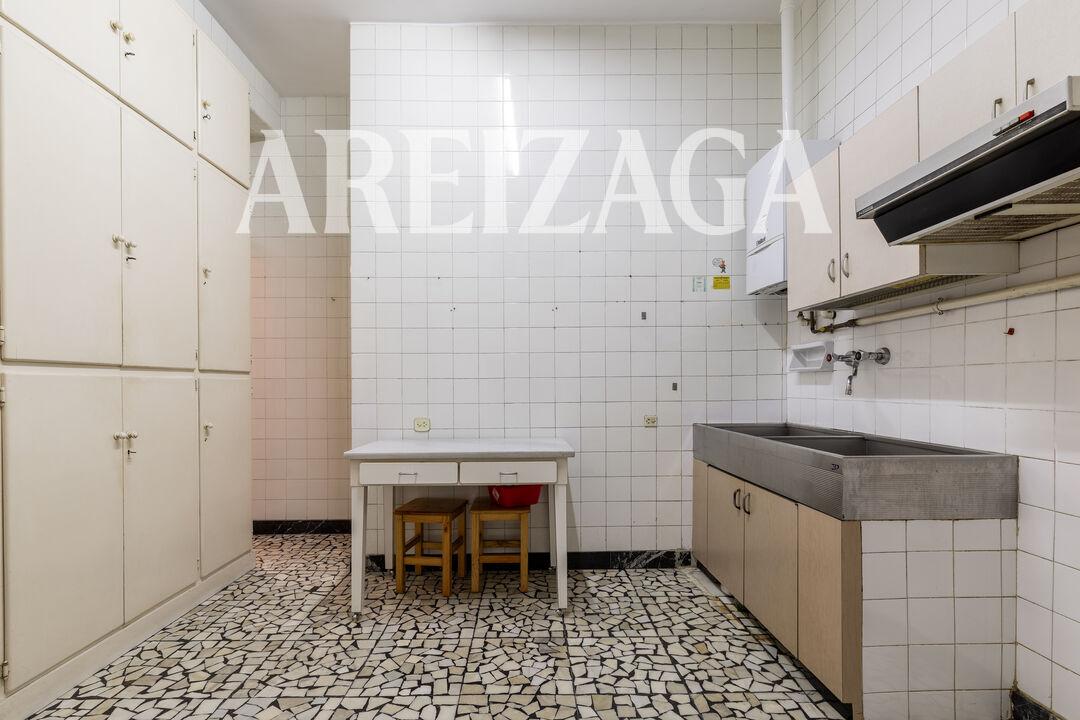 Flat for Sale in San Sebastián