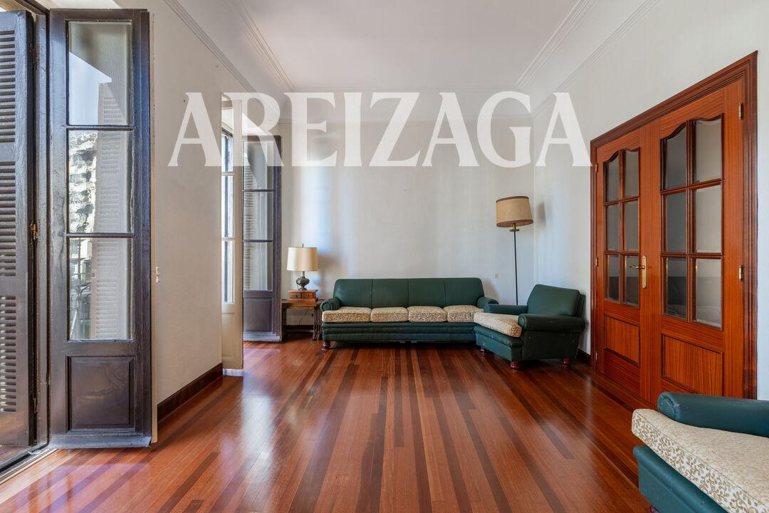 Flat for Sale in San Sebastián