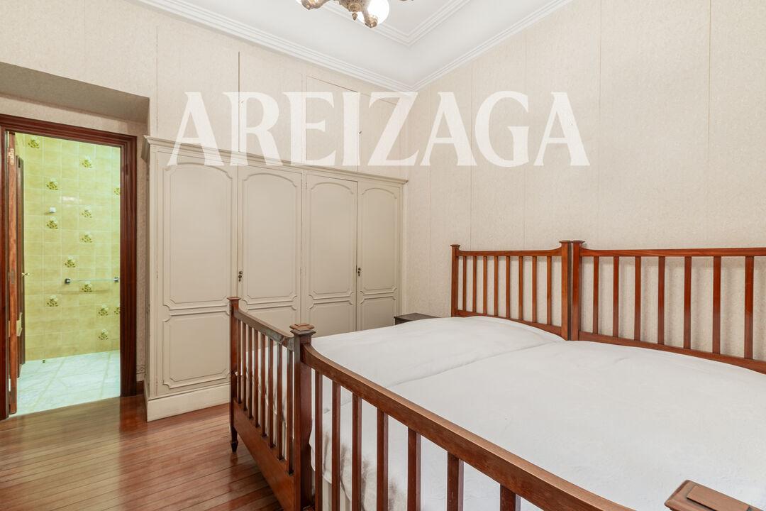 Flat for Sale in San Sebastián