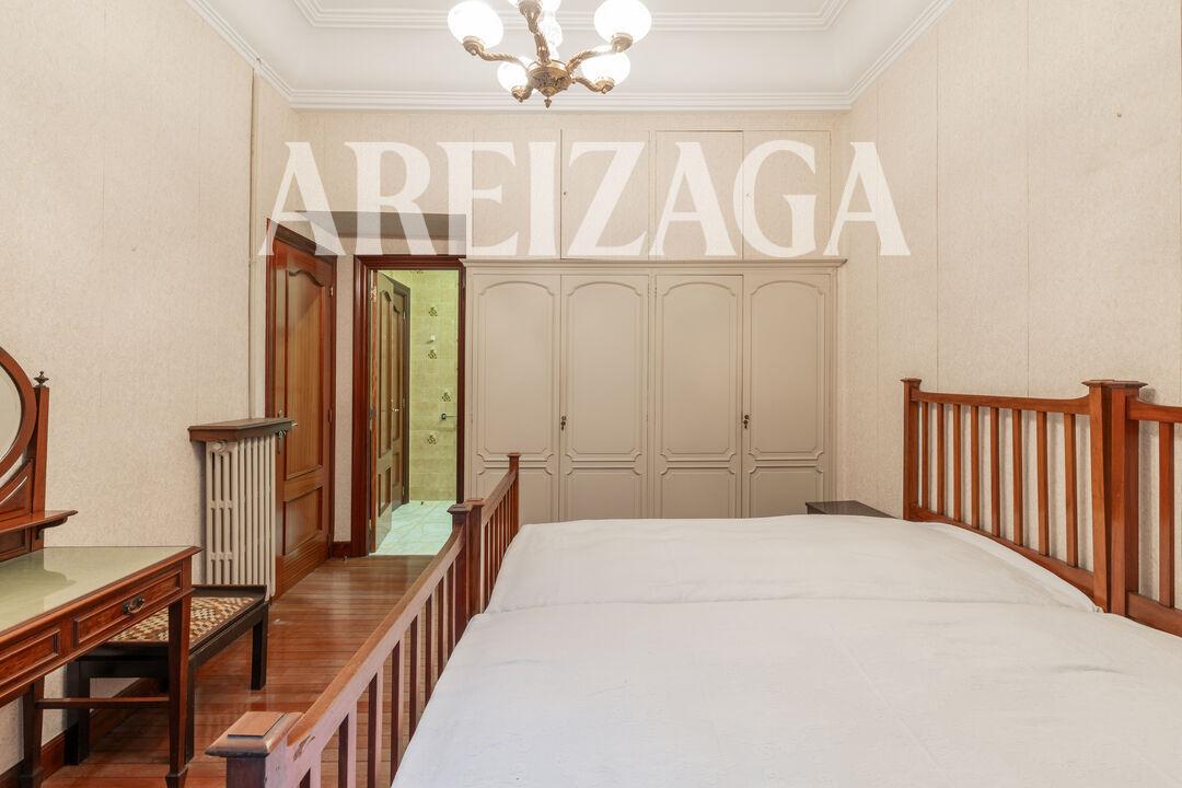 Flat for Sale in San Sebastián