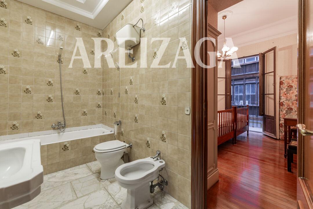 Flat for Sale in San Sebastián