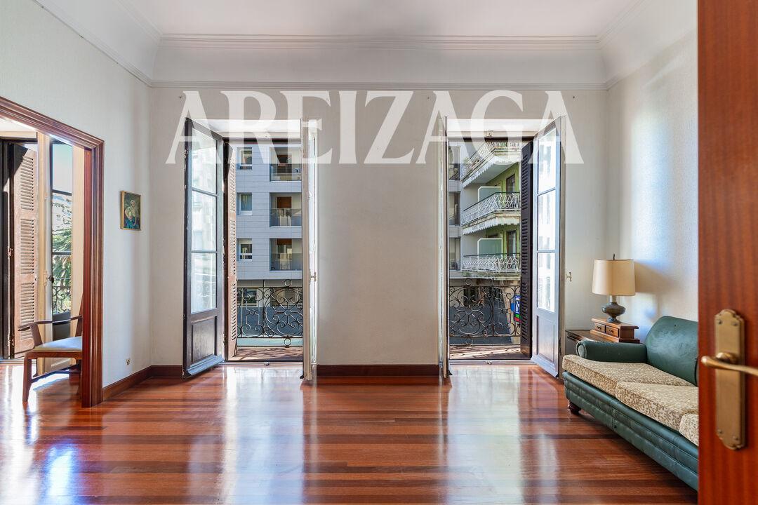 Flat for Sale in San Sebastián
