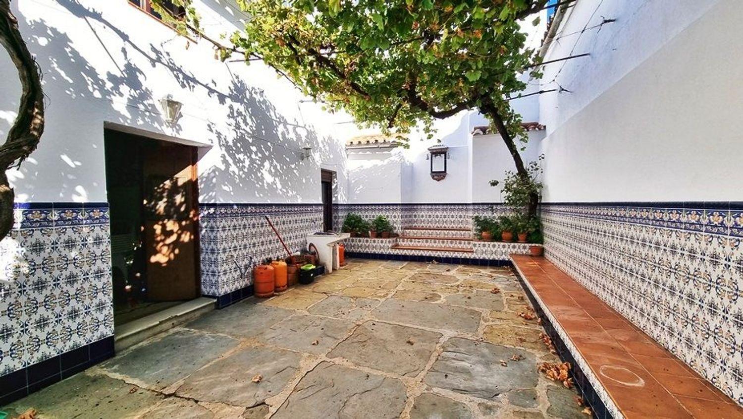 Villa for Sale in Hinojales