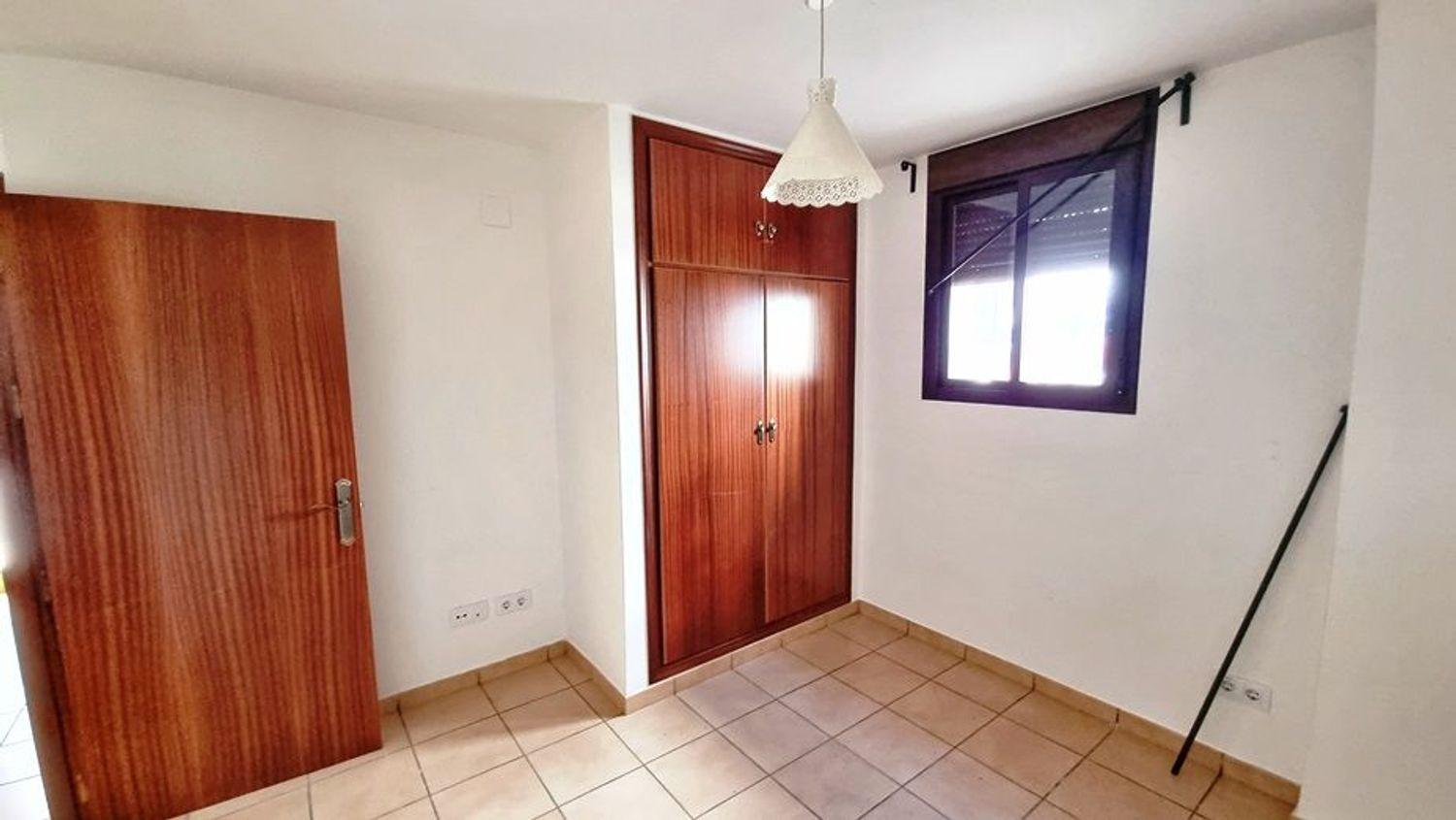Flat for Sale in Valdelarco