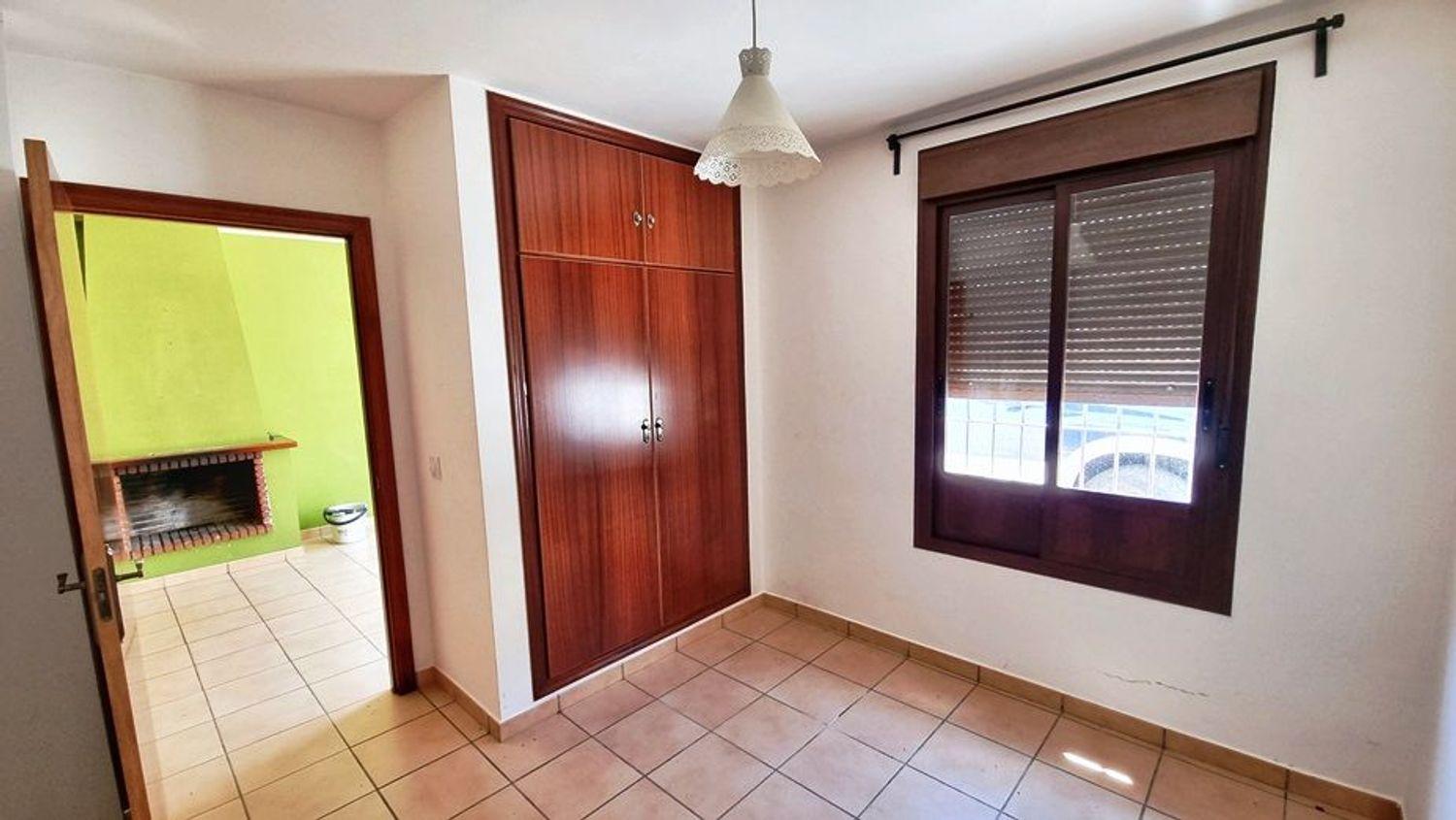 Flat for Sale in Valdelarco