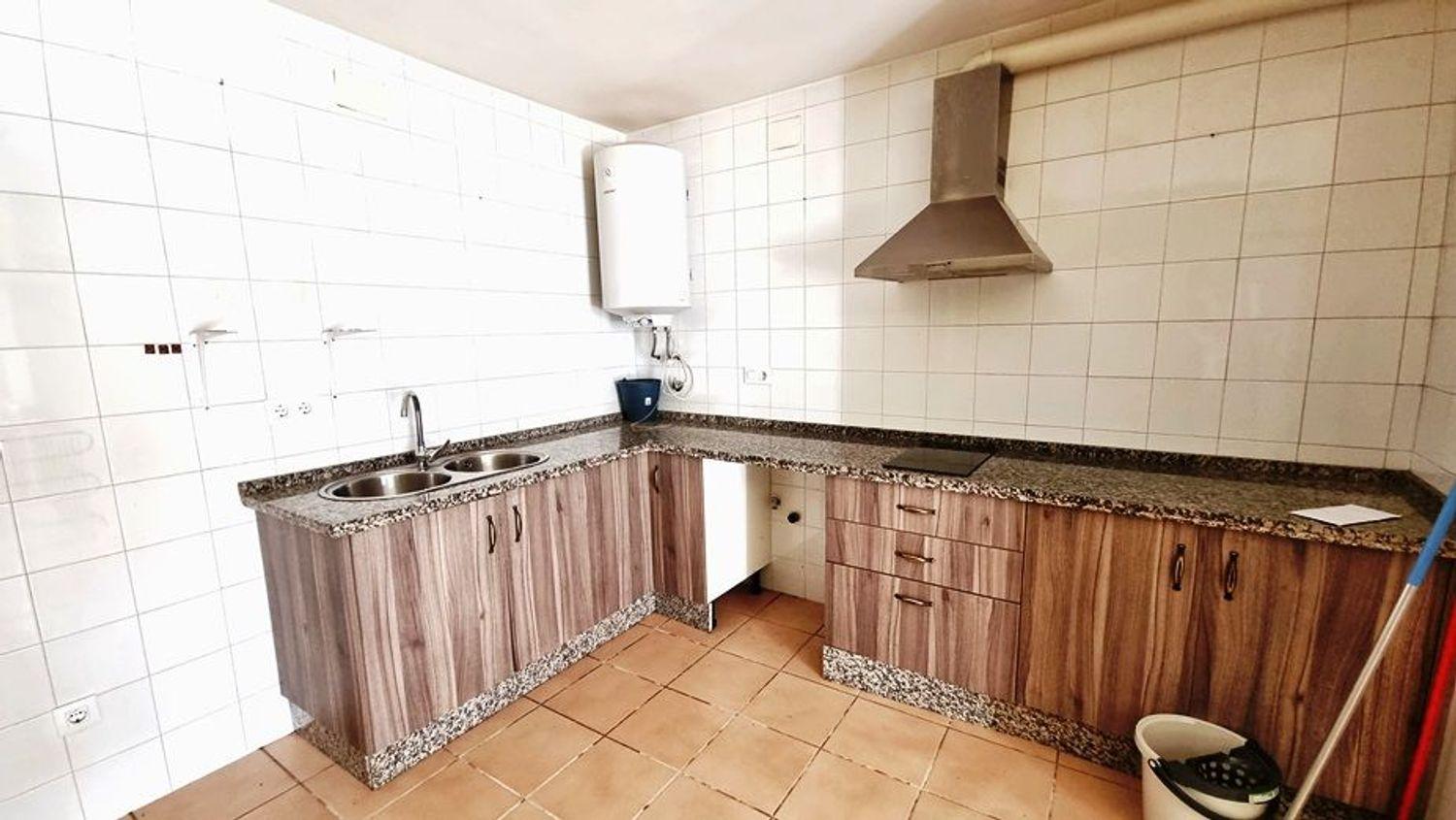 Flat for Sale in Valdelarco