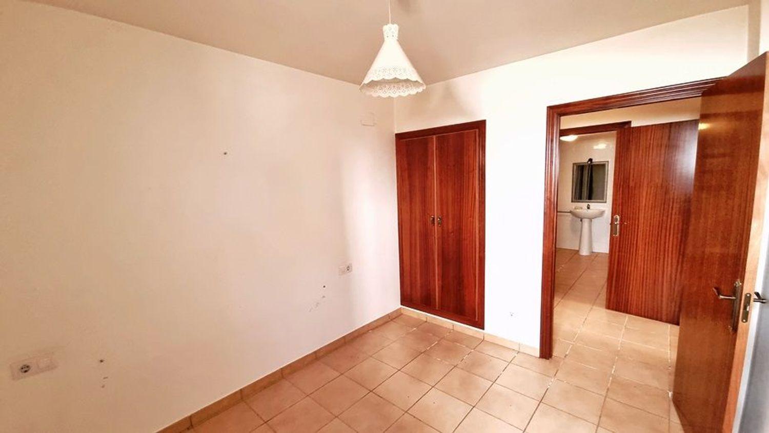 Flat for Sale in Valdelarco