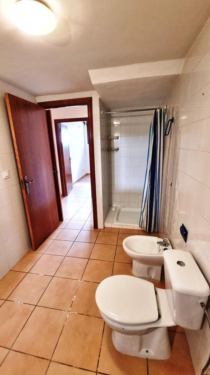 Flat for Sale in Valdelarco