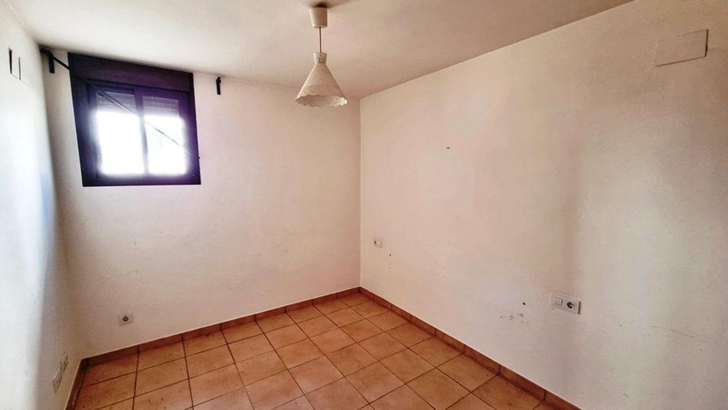 Flat for Sale in Valdelarco