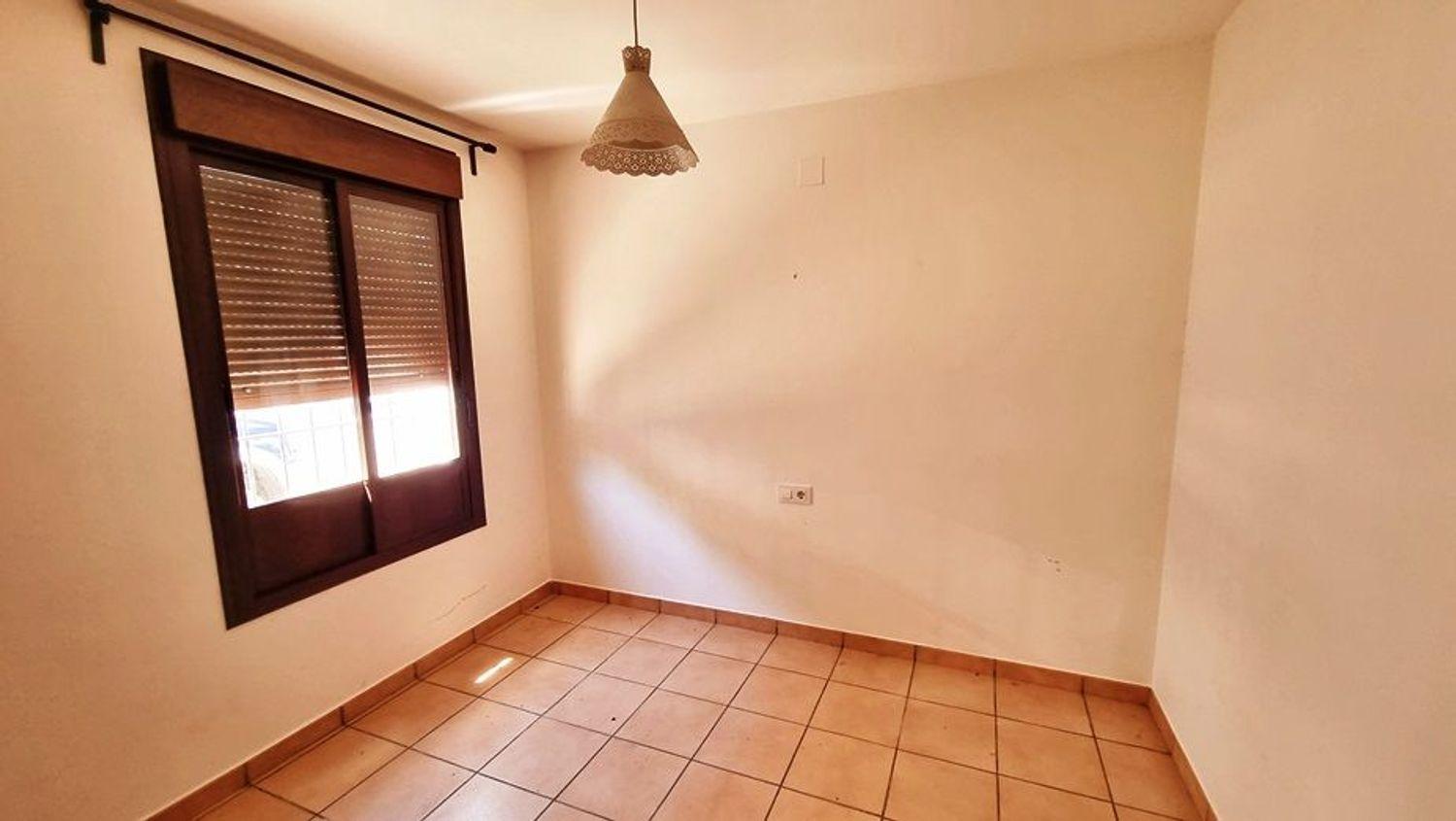 Flat for Sale in Valdelarco