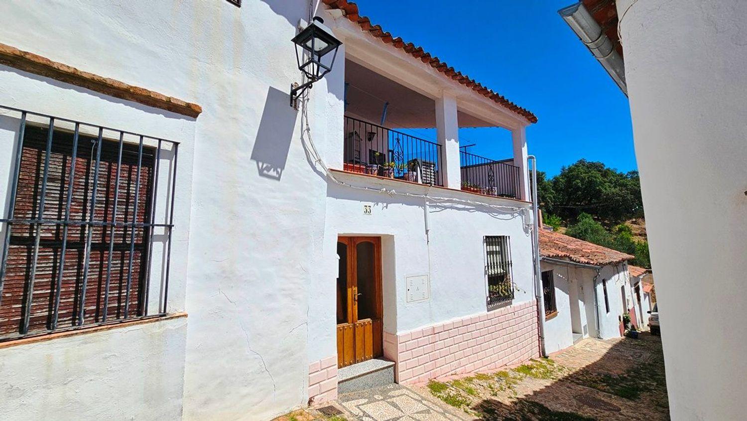Villa for Sale in Linares de la Sierra