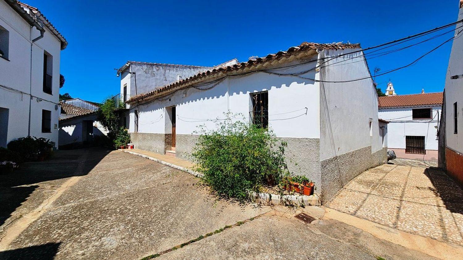 Villa for Sale in Corteconcepción