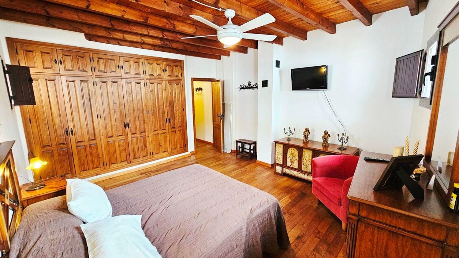 Villa for Sale in Linares de la Sierra