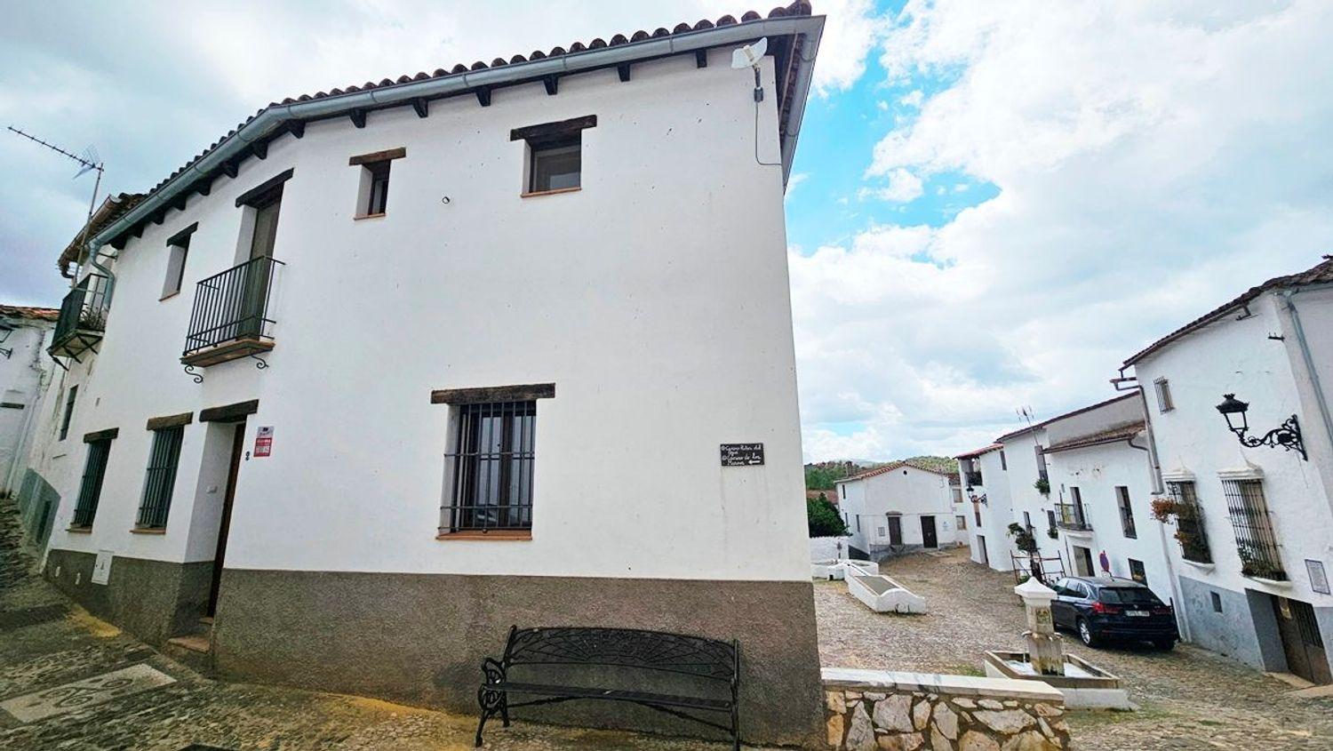 Villa for Sale in Linares de la Sierra