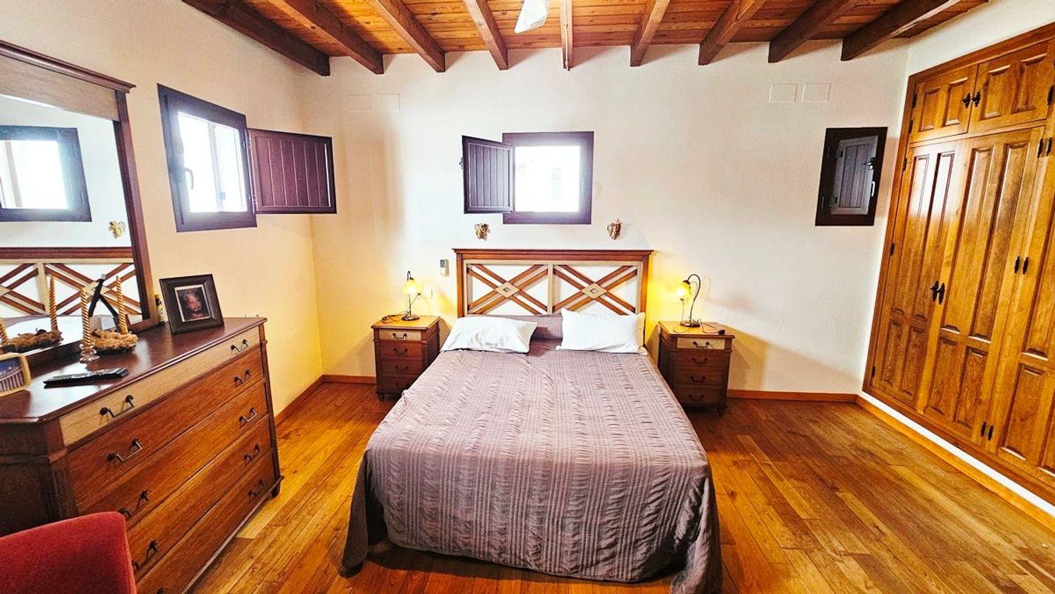 Villa for Sale in Linares de la Sierra