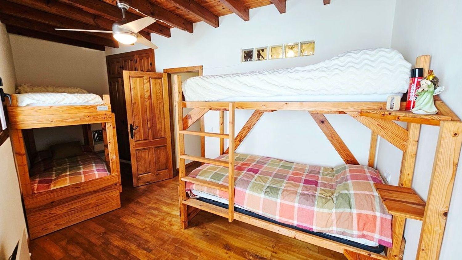 Villa for Sale in Linares de la Sierra