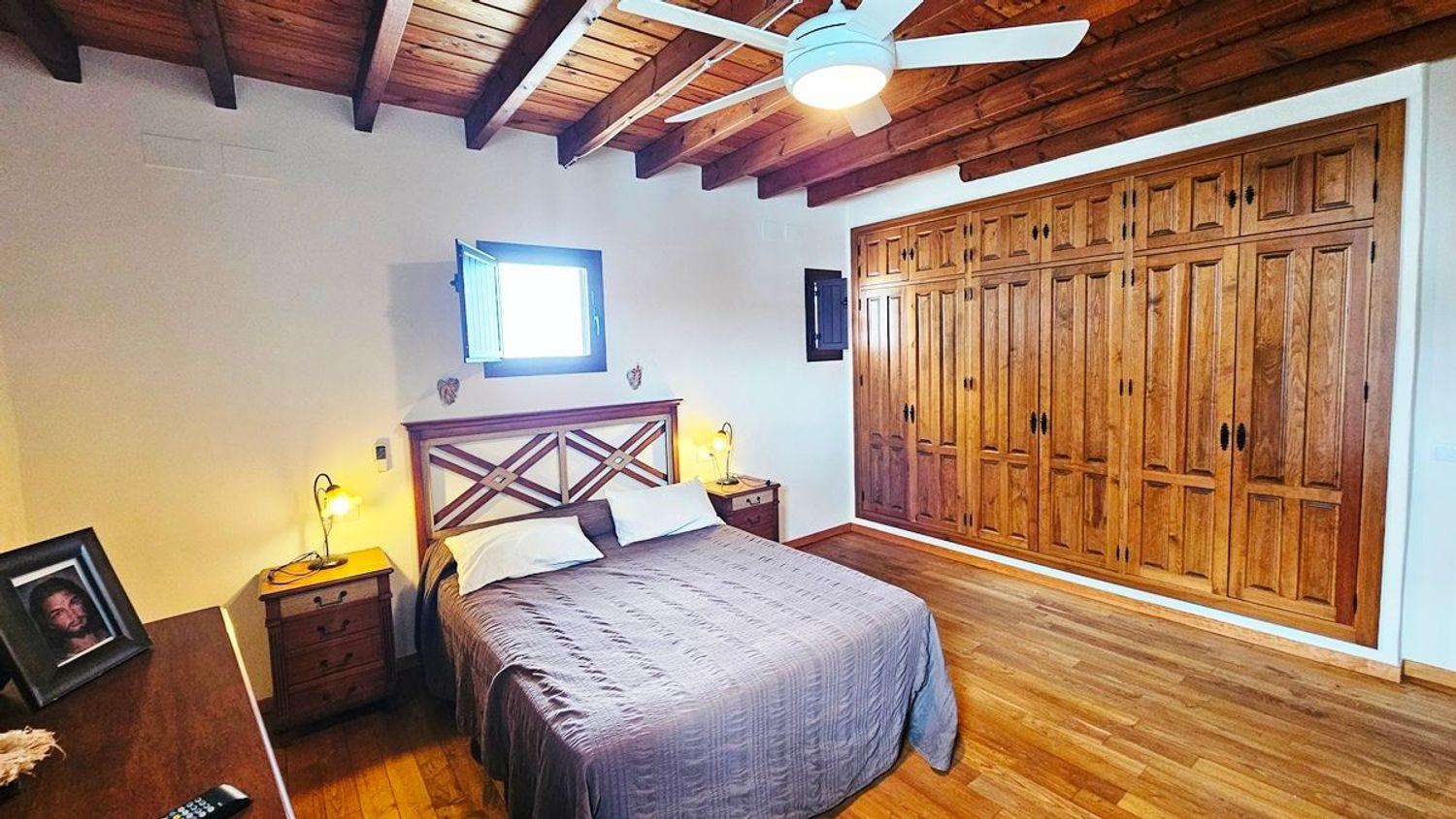 Villa for Sale in Linares de la Sierra