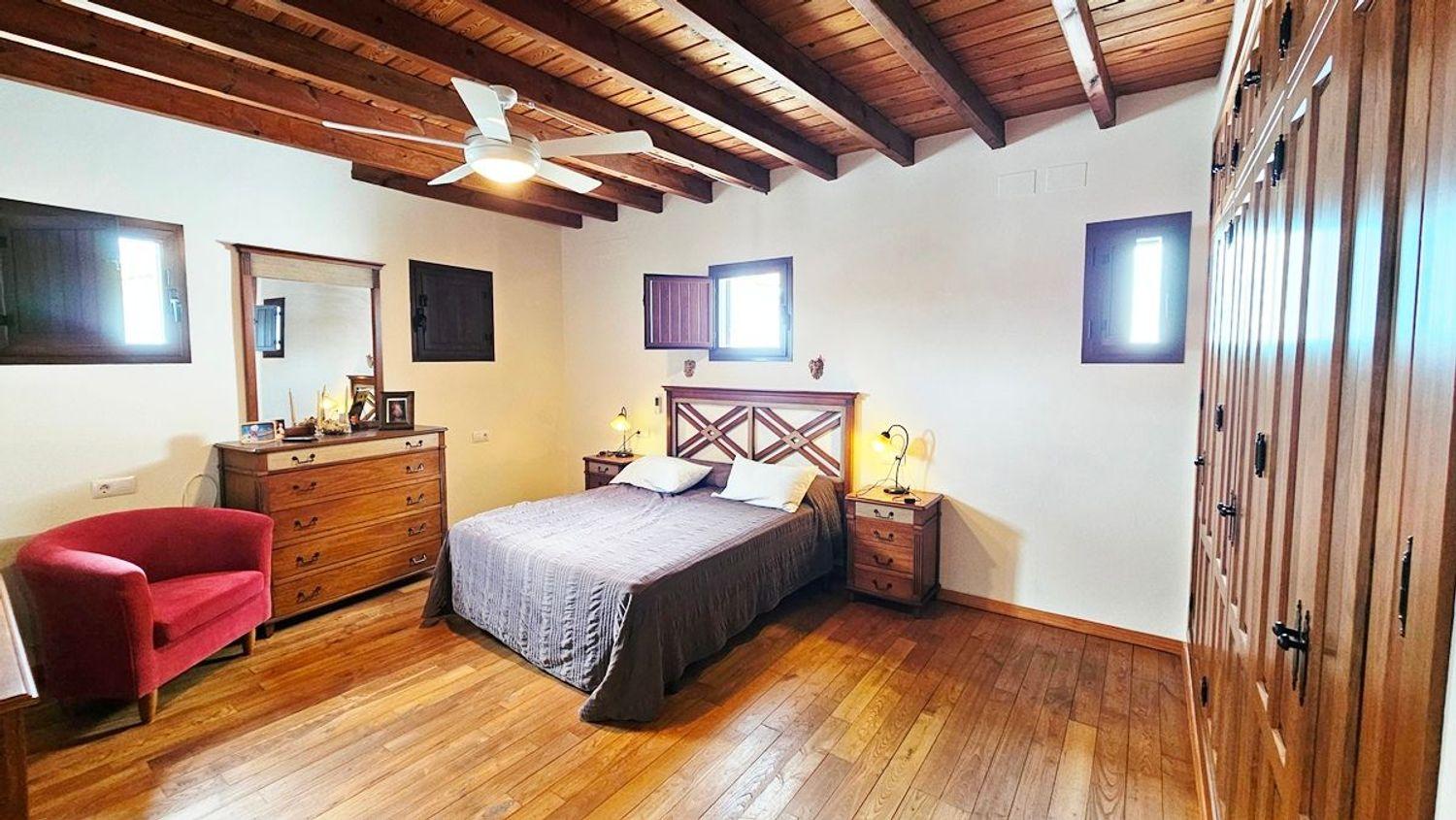 Villa for Sale in Linares de la Sierra
