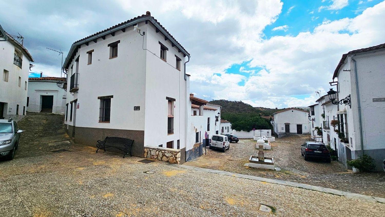 Villa for Sale in Linares de la Sierra