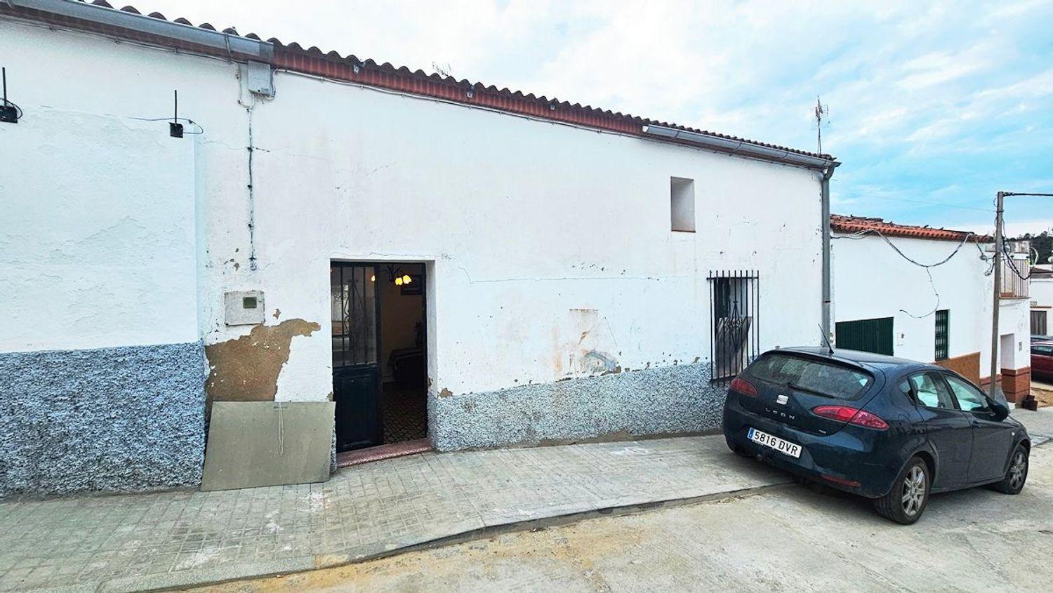 Villa for Sale in Zalamea la Real