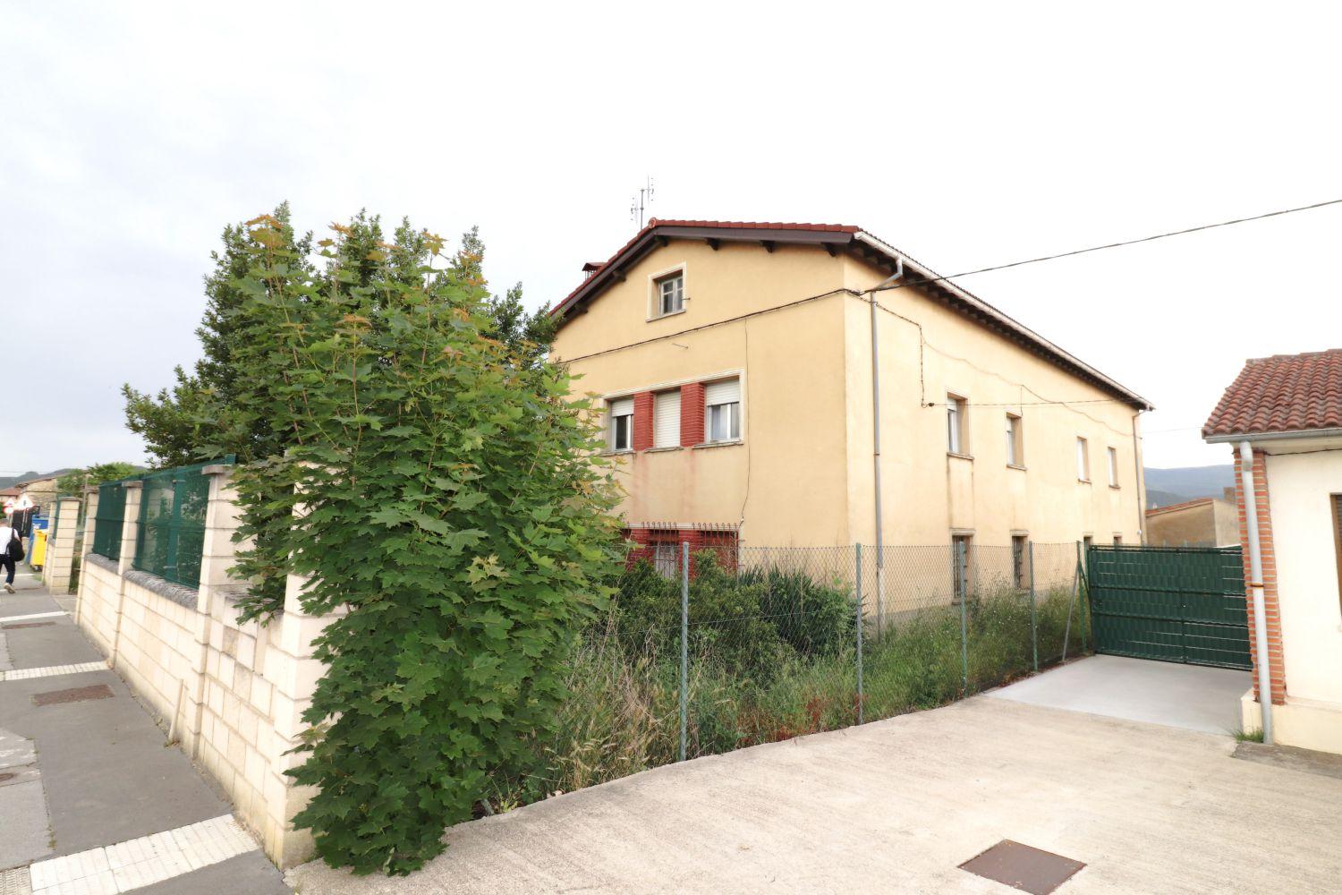House for Sale in Zambrana