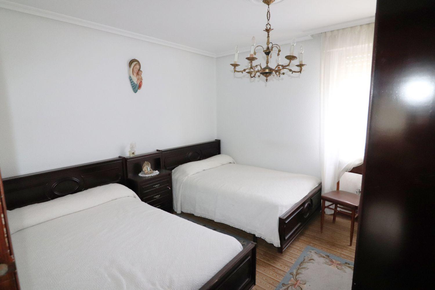 House for Sale in Zambrana