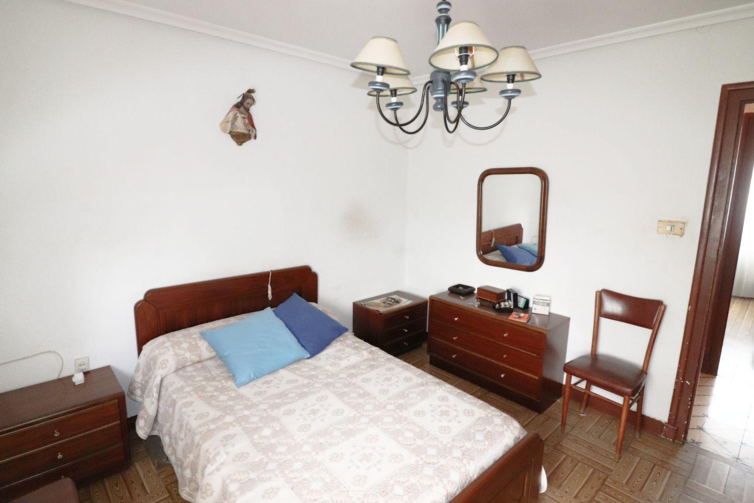 House for Sale in Zambrana
